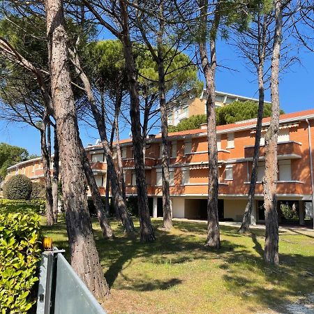 Twin Pine Trees Flats, Near Beach Bibione Eksteriør billede