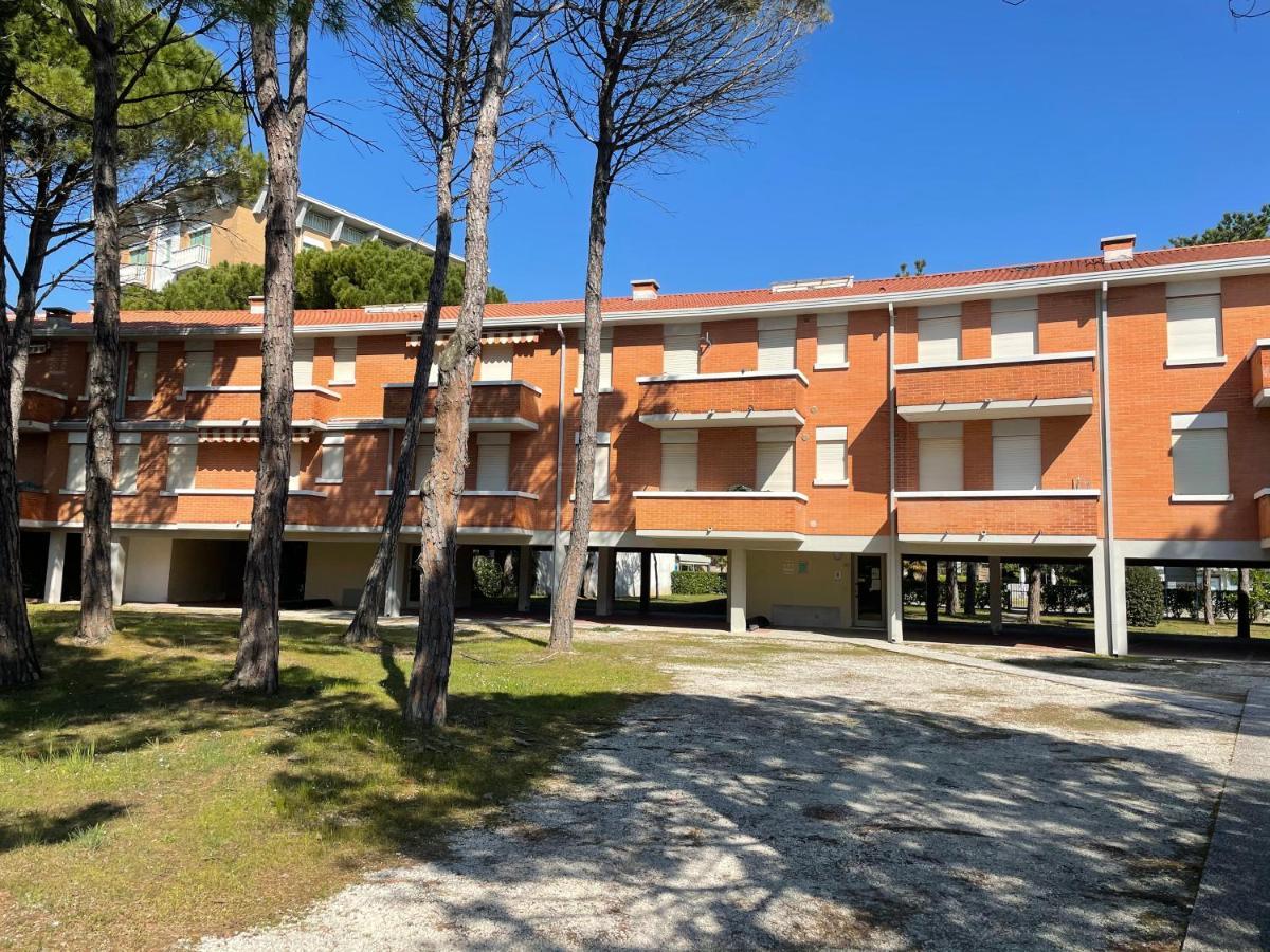 Twin Pine Trees Flats, Near Beach Bibione Eksteriør billede